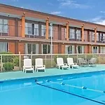 Days Inn By Wyndham Benson 