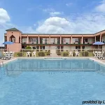 Days Inn By Wyndham Benson 